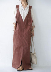 Vestido de carpintero vaquero con cuello en V, bolsillos y patchwork en gris oscuro